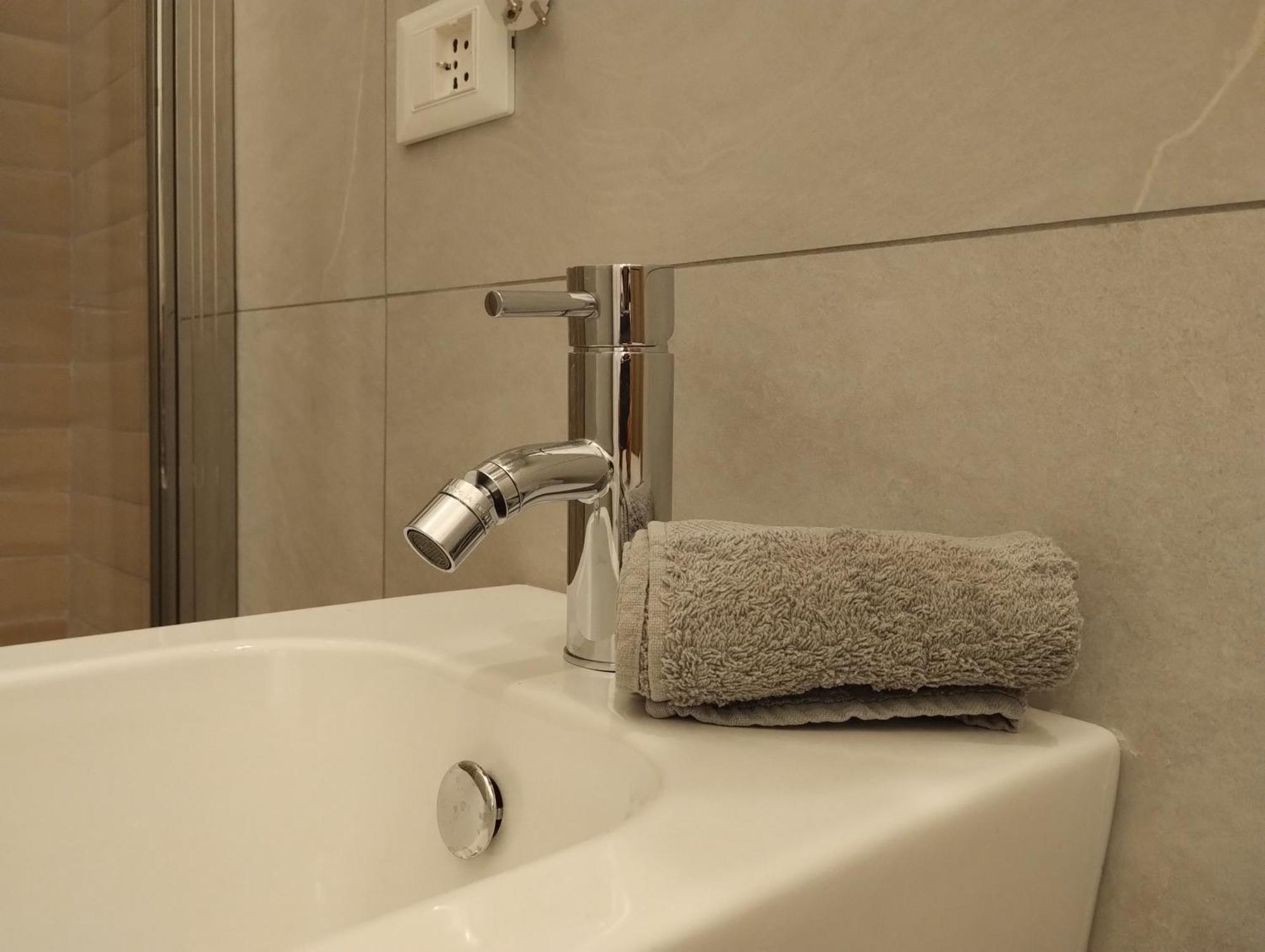 Casa Linda Sul Naviglio Apartment มิลาน ภายนอก รูปภาพ